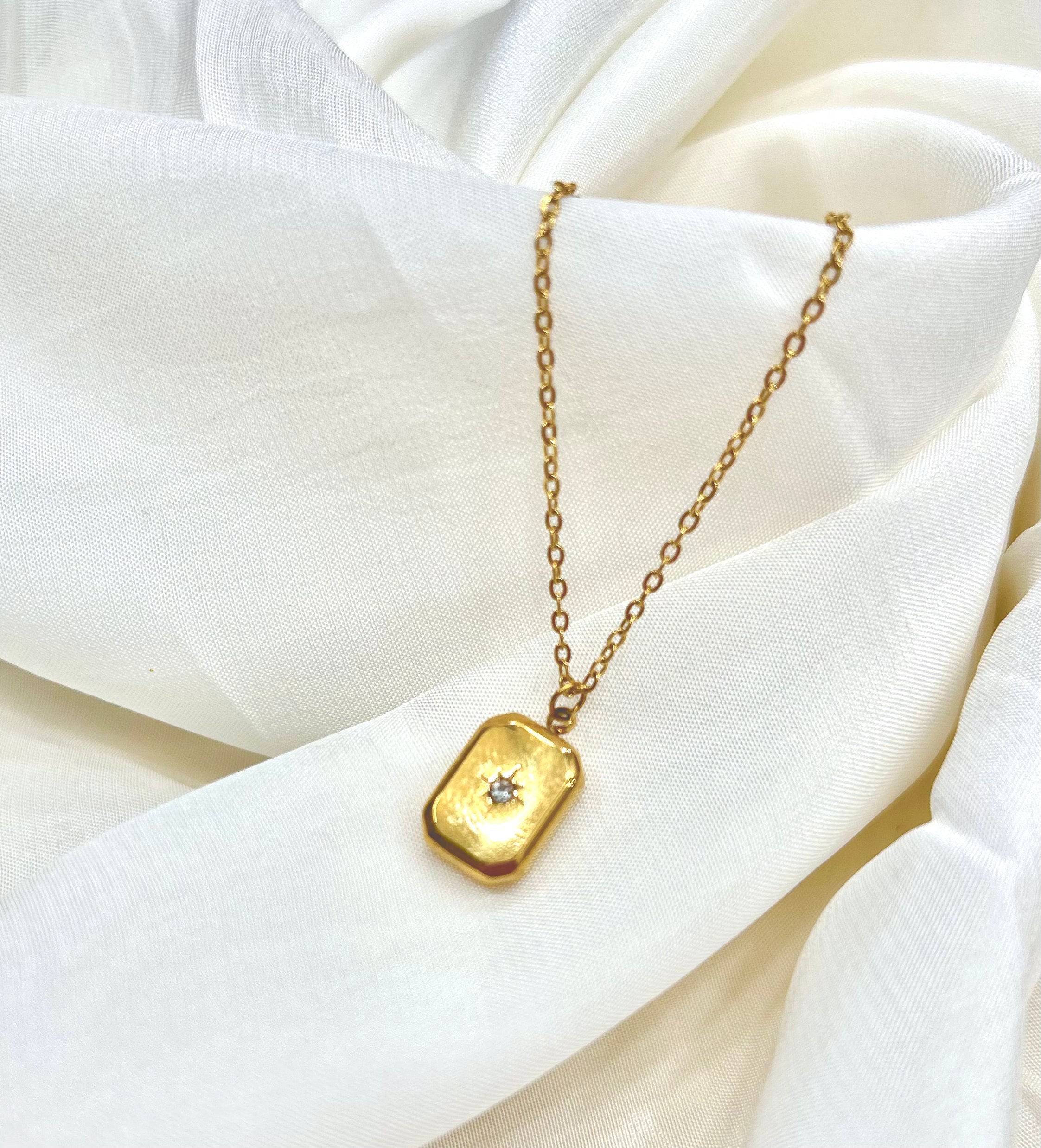 Minimal Star Charm Necklace