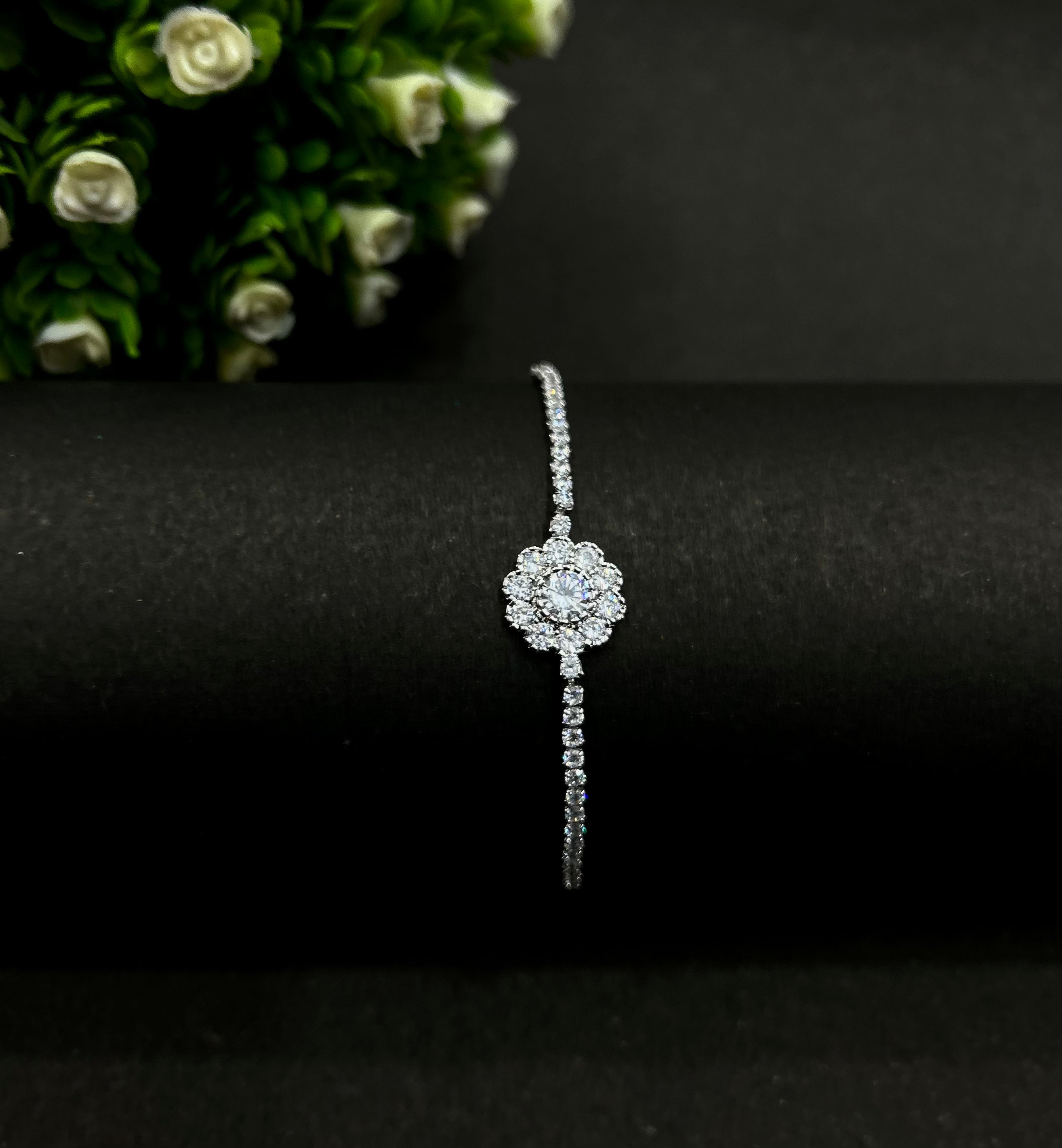 Floral Sparkle Bracelet (Adjustable size)