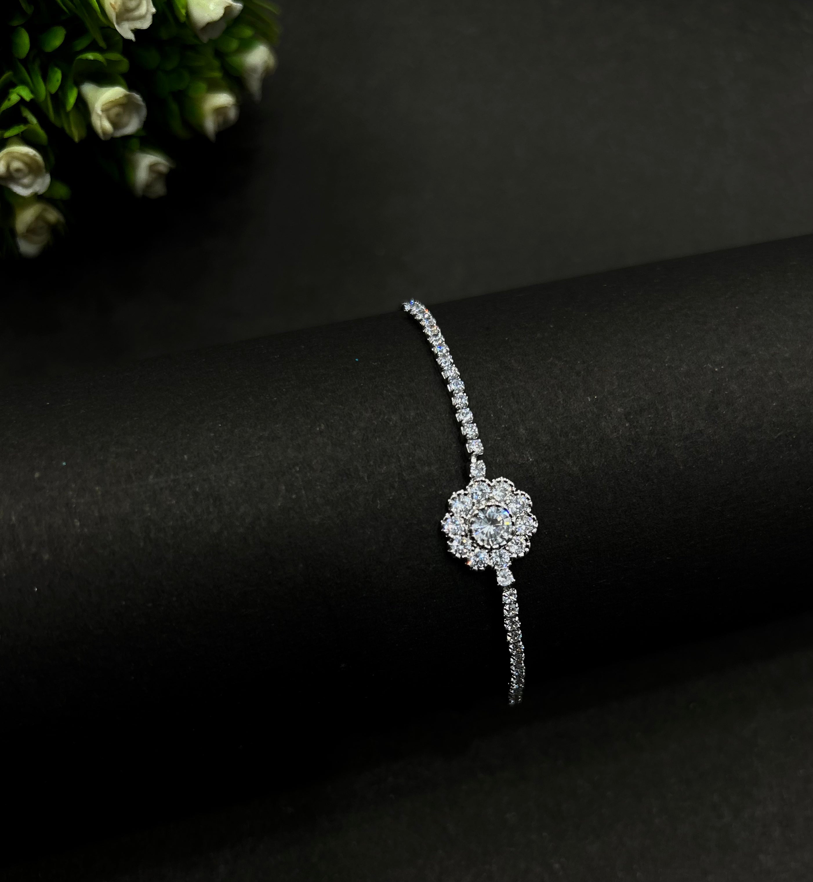 Floral Sparkle Bracelet (Adjustable size)