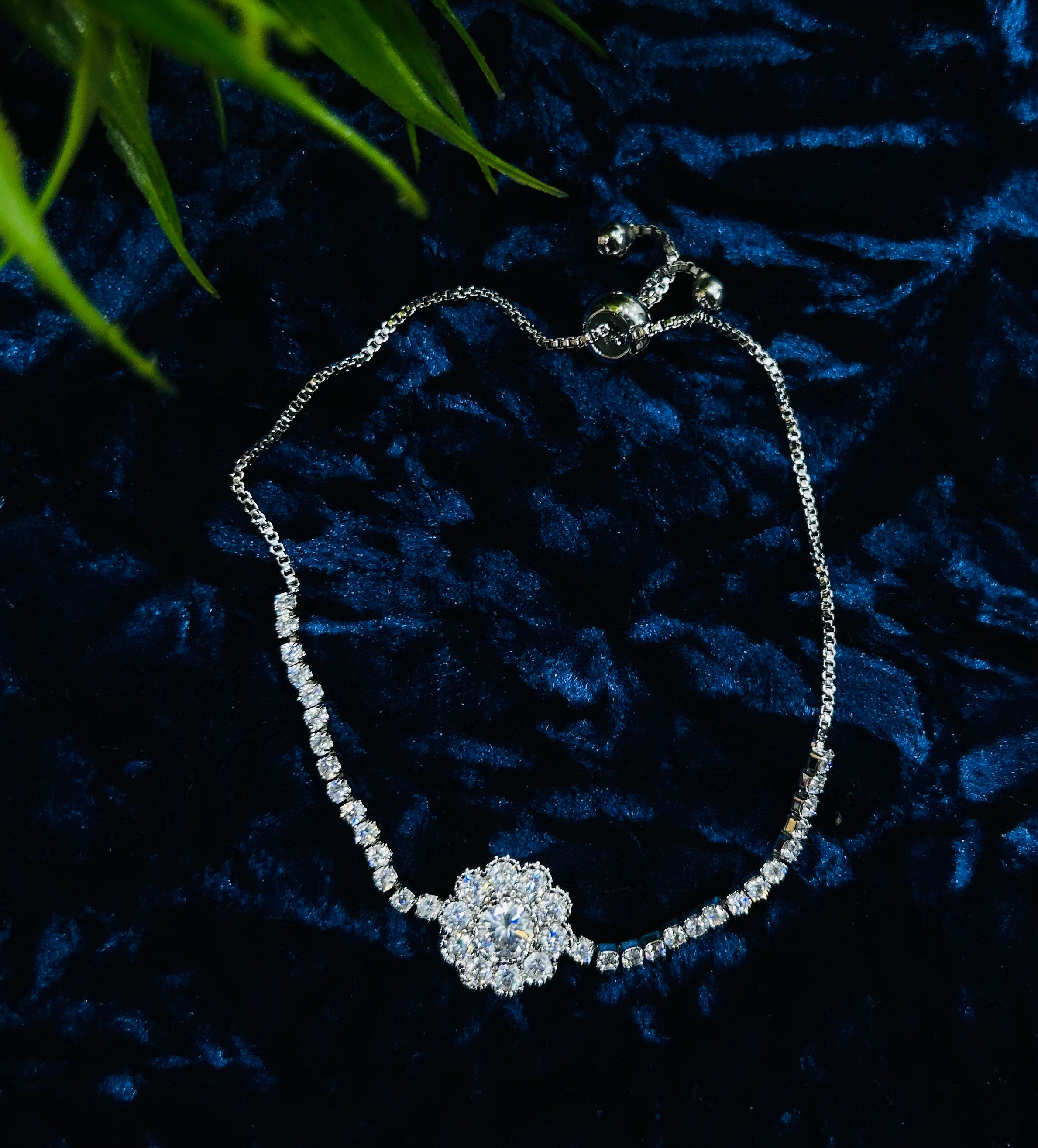 Floral Sparkle Bracelet (Adjustable size)