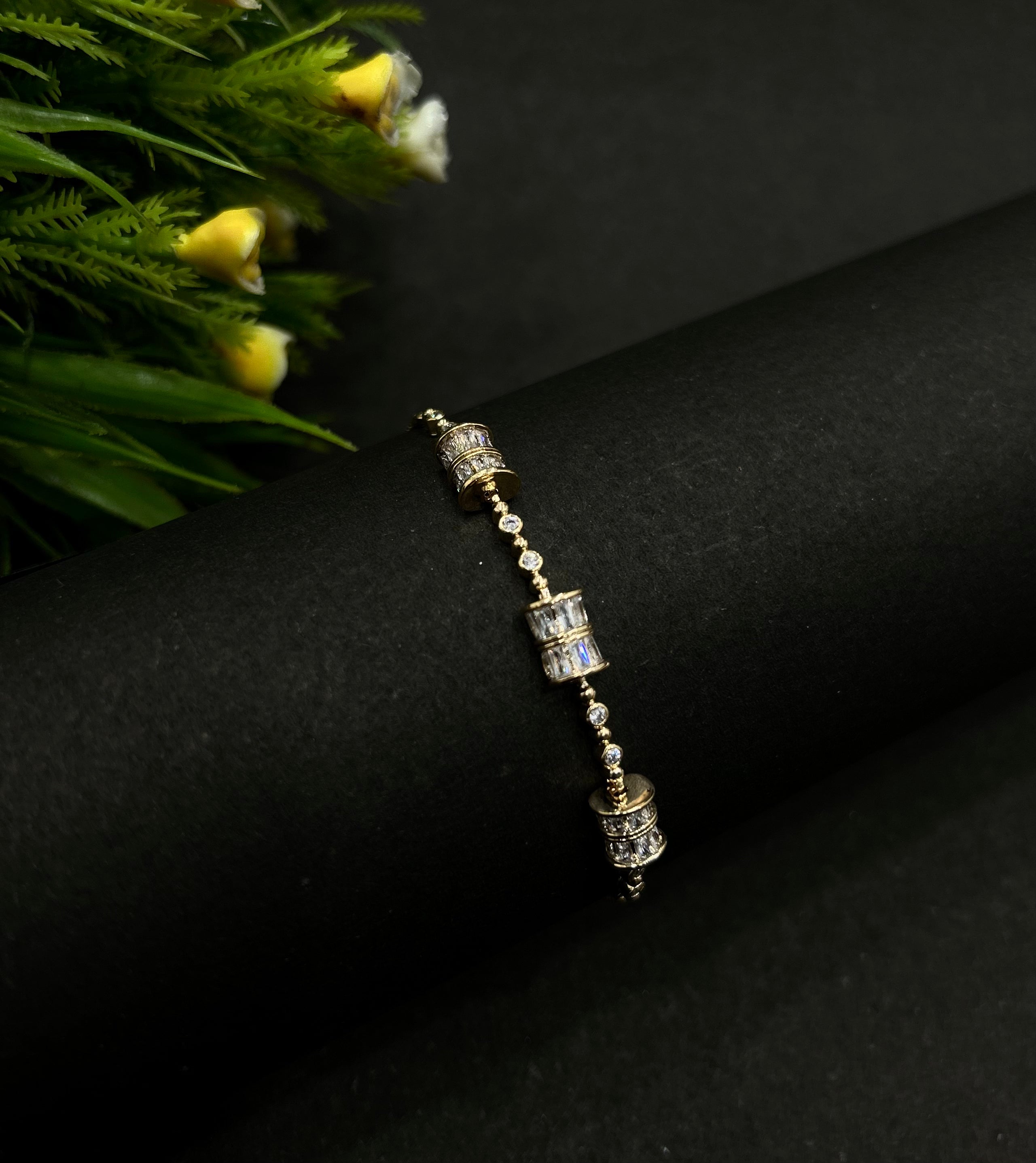 Elegant Gold Bracelet (Adjustable Size)