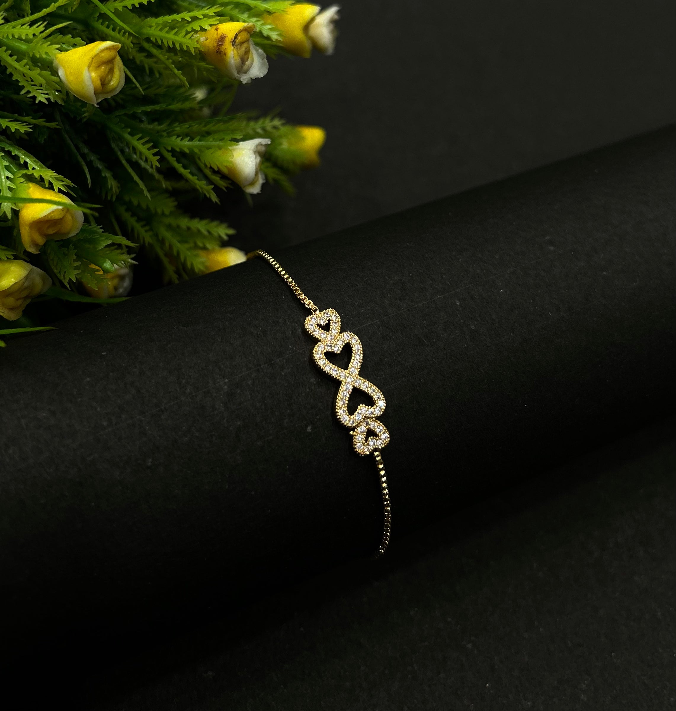 Elegant love Bracelet (adjustable size)