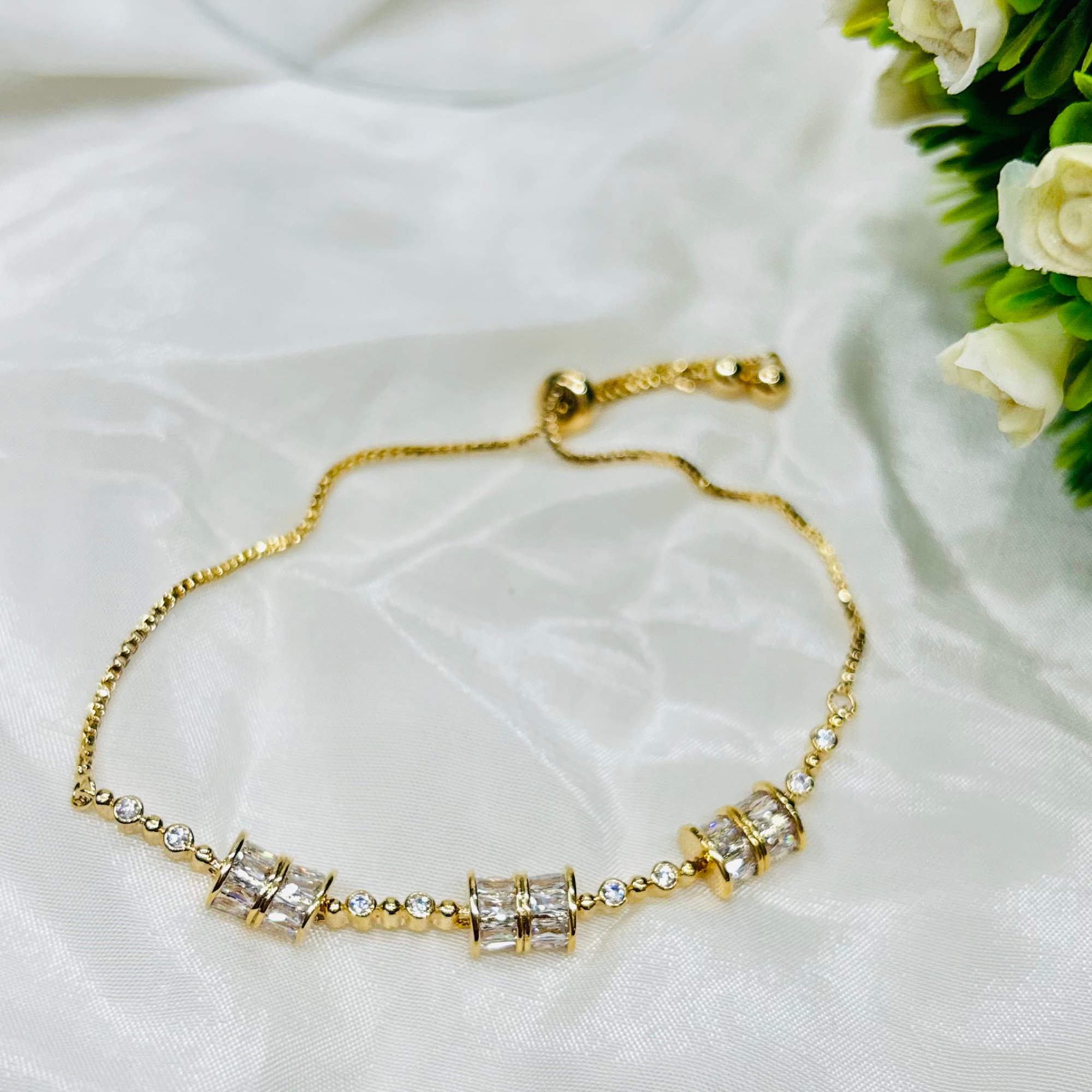 Elegant Gold Bracelet (Adjustable Size)