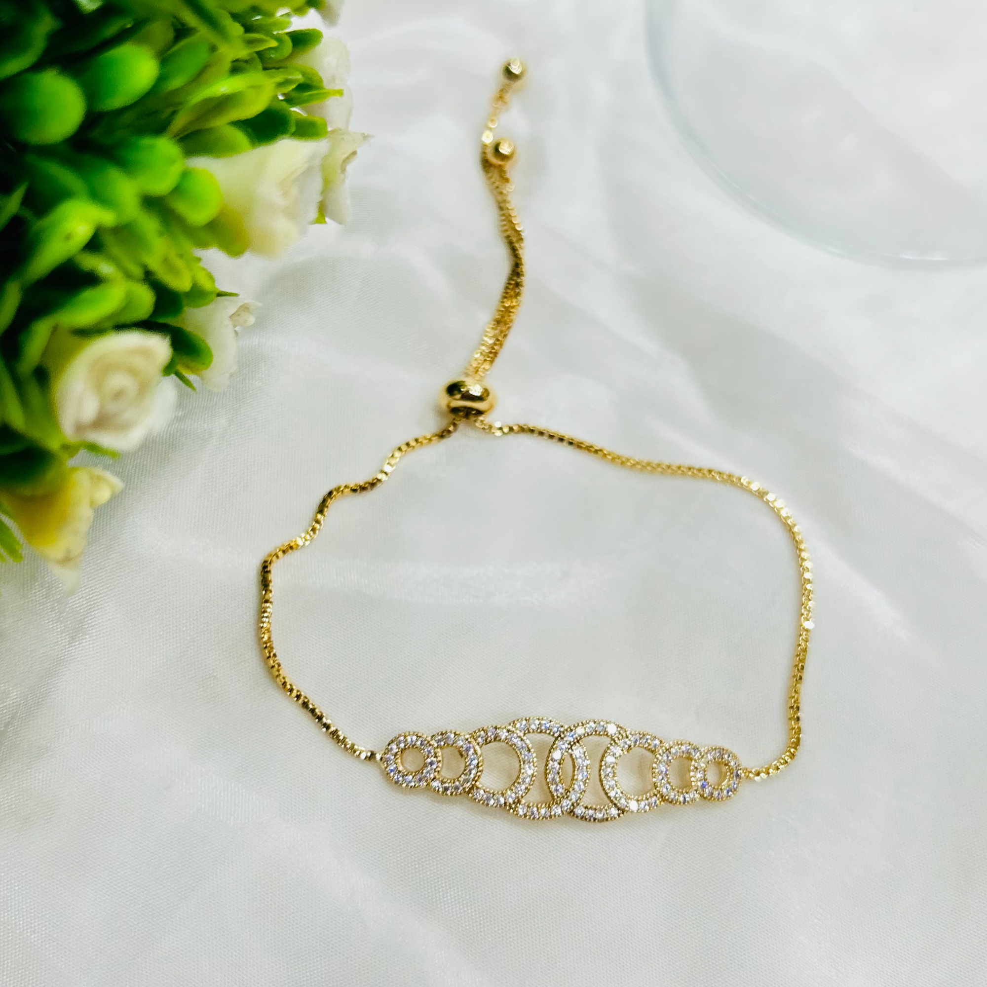 Golden Circle Sparkle Bracelet (Adjustable size)